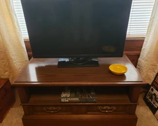 Quasar LCD TV