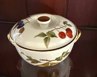 1961 Royal Worcester Evesham Vintage Tureen with Lid 