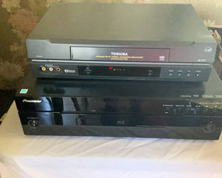 Lot 8: Vintage Stereo Components