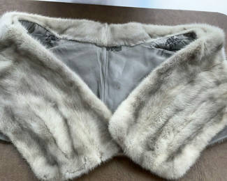 Lot 16: Vintage fur Pieces, silver mink, stone martens, persian lamb