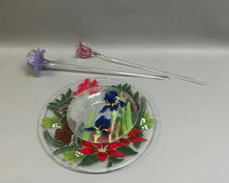 Lot 49: Hand Blown Flowers and Fused Art Glass Items 