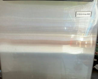 Lot 110: Frigidaire Upright Freezer