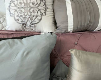 Lot 24: Pillows!