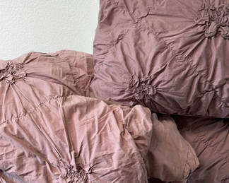 Lot 20: Pier 1 Queen Sized Bedding Set