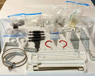 Lot 125: Assorted metal hardware parts and brackets