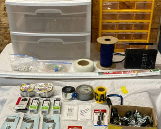 Lot 129: Assorted hardware and storage organizers