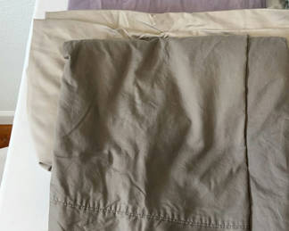 Lot 23: Various Queen Sized Sheets