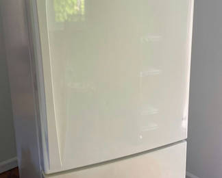 Lot 3: Kenmore Refrigerator - Freezer, NEW