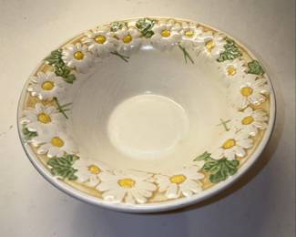 Metlox Poppytrail Sculptured Daisy Dinnerware
