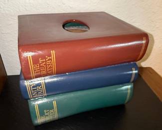 1995 Bandwagon Inc. Stacked Books Tissue Box Cover