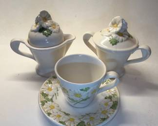 Metlox Poppytrail Sculptured Daisy Dinnerware