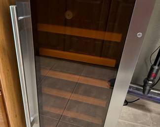 Wine Enthusiast 18-Bottle Wine Cooler