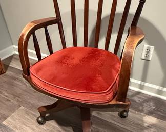Windsor Style Spindle Back Office Chair