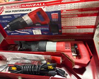 Milwaukee supe sawzall with case