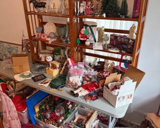 Upstairs Bedroom 2-Christmas, glassware