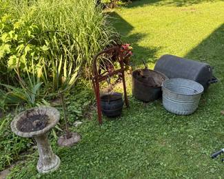 Garage-bird bath
