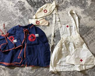 E Red cross uniform, child size