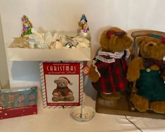Kissing Animated Christmas Bears And More Decor