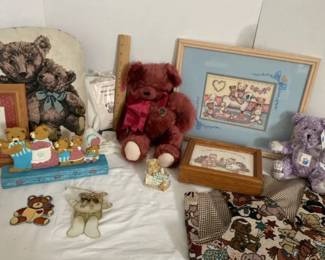 A Bearry Nice Lot With A Knickerbocker Bear