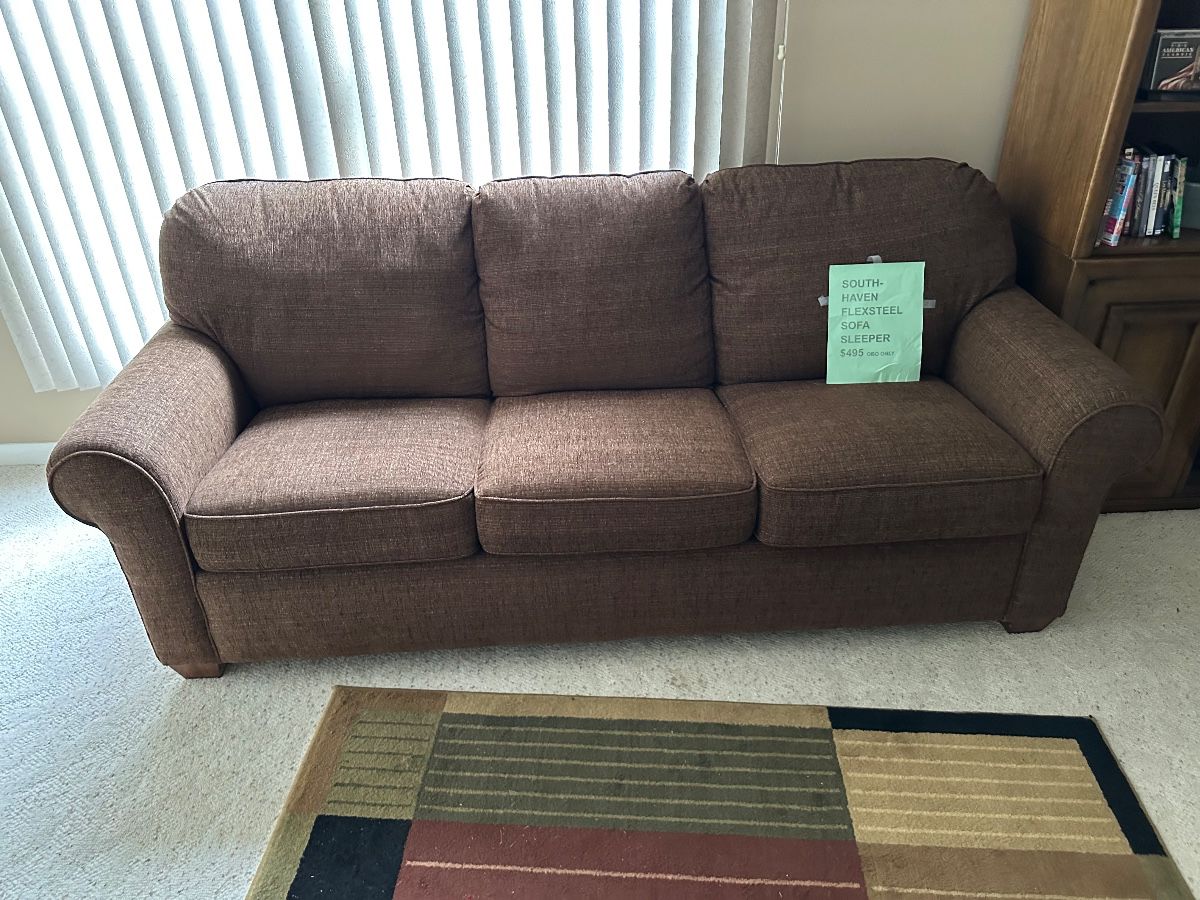 This is a beautiful lazy boy sofa with hide a bed you plug in! These on line are nearly $2,000. Asking $400.00