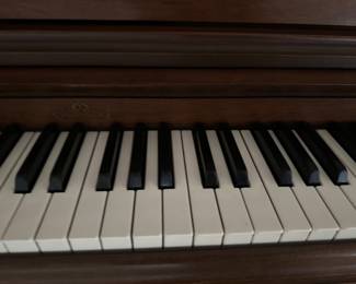 $50 Wurlitzer piano, beautiful, may need a tuning. 