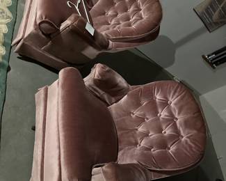 $40 Set of 2 rose swivel chairs.