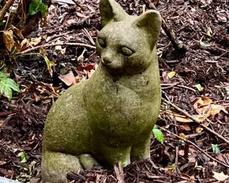 Concrete garden cat
