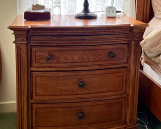Bedroon set - Queen bed, 2 night stands and dresser