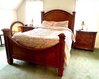 Bedroon set - Queen bed, 2 night stands and dresser