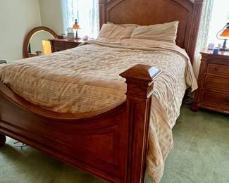 Bedroon set - Queen bed, 2 night stands and dresser