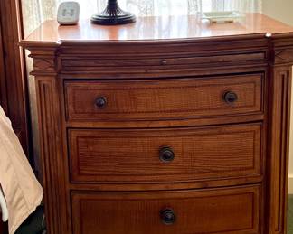 Bedroon set - Queen bed, 2 night stands and dresser