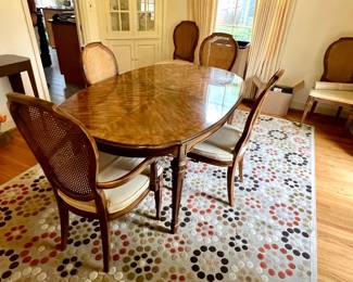 Dining table w/6 chairs and pads