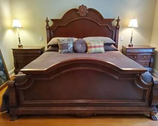  04 KingSize Dark Wood Bed  Ornate Carved Headboard  Footboard  Claw Feet  Traditional Elegance