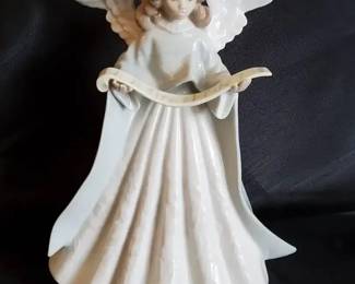 Lladro Fine Porcelain 7 Angel Figurine  Holding Musical Scroll
