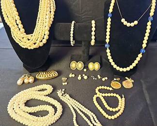 Faux Pearl Necklaces  GoldTone Jewelry  2000 Sacagawea Golden Dollar Pendant Lot