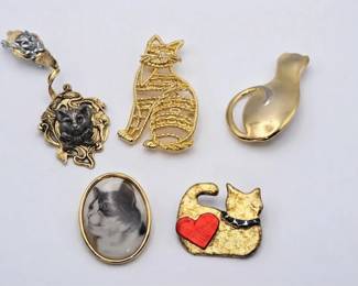 AJC Seated Cat, Ornate TwoTone Cat Portrait PendantBrooch in The Silver Lining Box  More