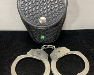 Peerless handcuffs model 500 in Bianchi accumold holster No key