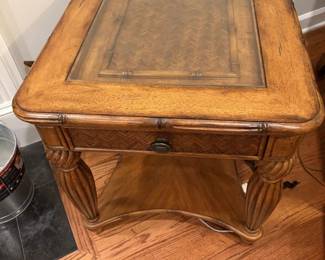End Table goes with matching coffee table