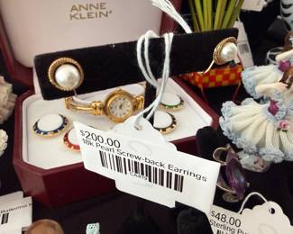 18k Pearl Screw-Back Earrings