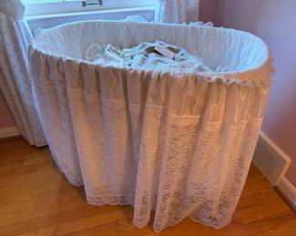 Vtg Baby Bassinet