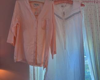 Women's Clothing 