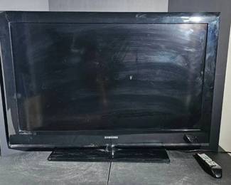 40 Samsung Television Model LN40B530P7F