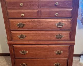 Broyhill FiveDrawer Dresser