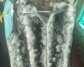 PLUSH ZIPPERED VEST