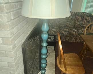 FLOOR LAMP