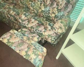 BOTH ENDS RECLINE