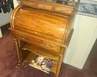 AMAZING OAK CYLINDER ROLL DESK!
