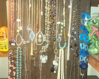 LOTS OF GREAT NECKLACES