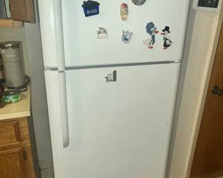 NICE 2DR FRIDGE