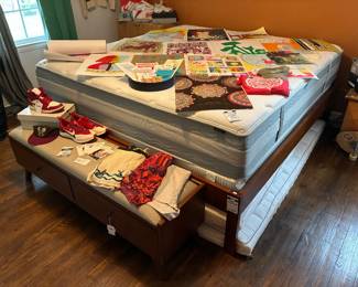King Size Zinus Mattress and Support, Posters, Clothing, Hats